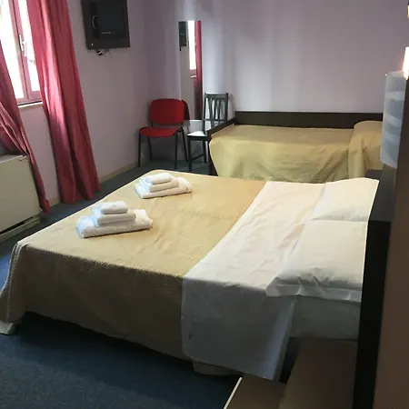 Lucania Hotel *